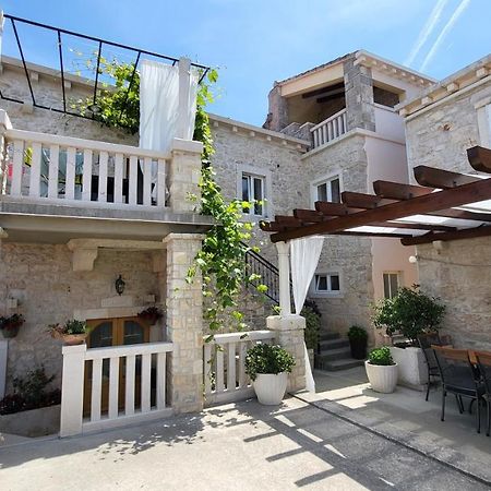 Stone House Apartments Didini Dvori Лумбарда Екстериор снимка