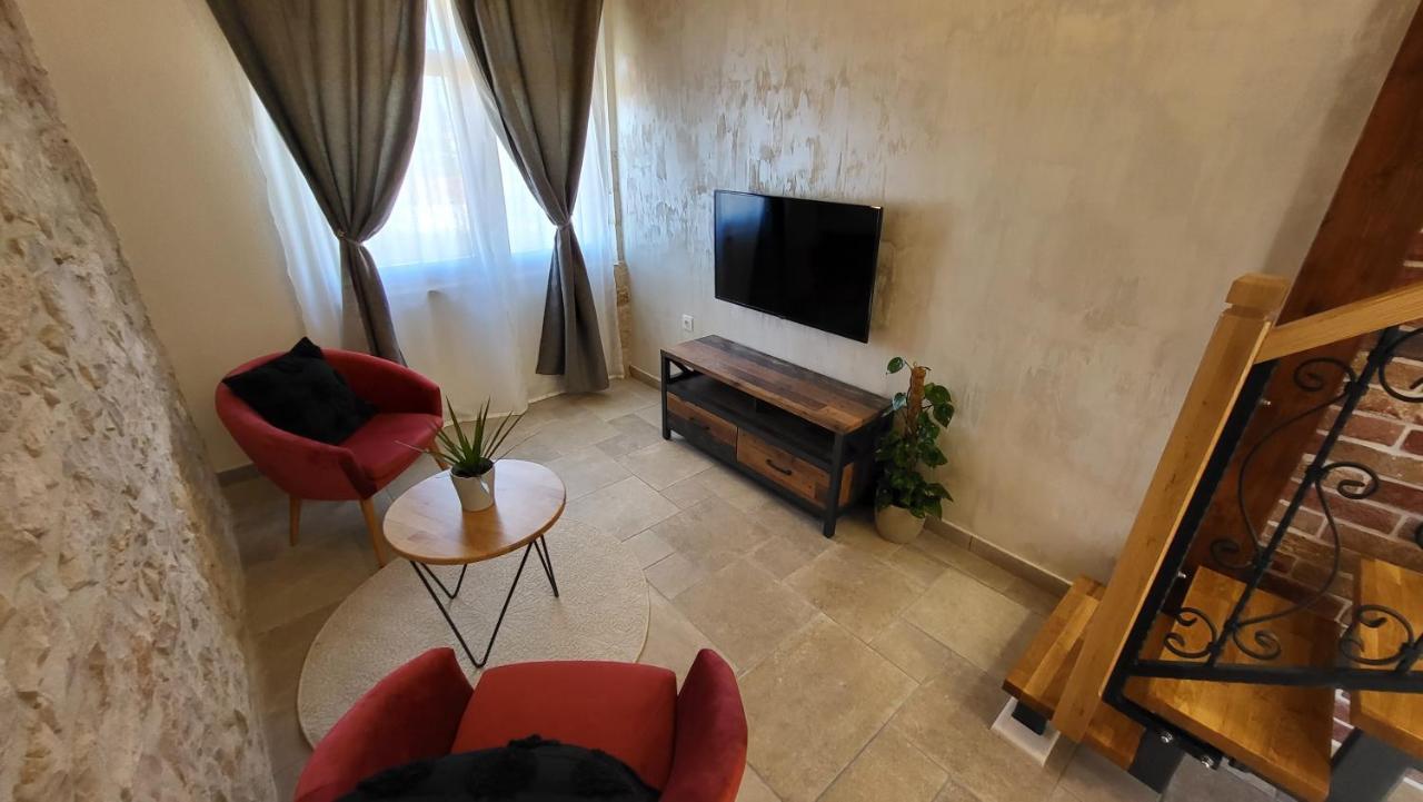 Stone House Apartments Didini Dvori Лумбарда Екстериор снимка