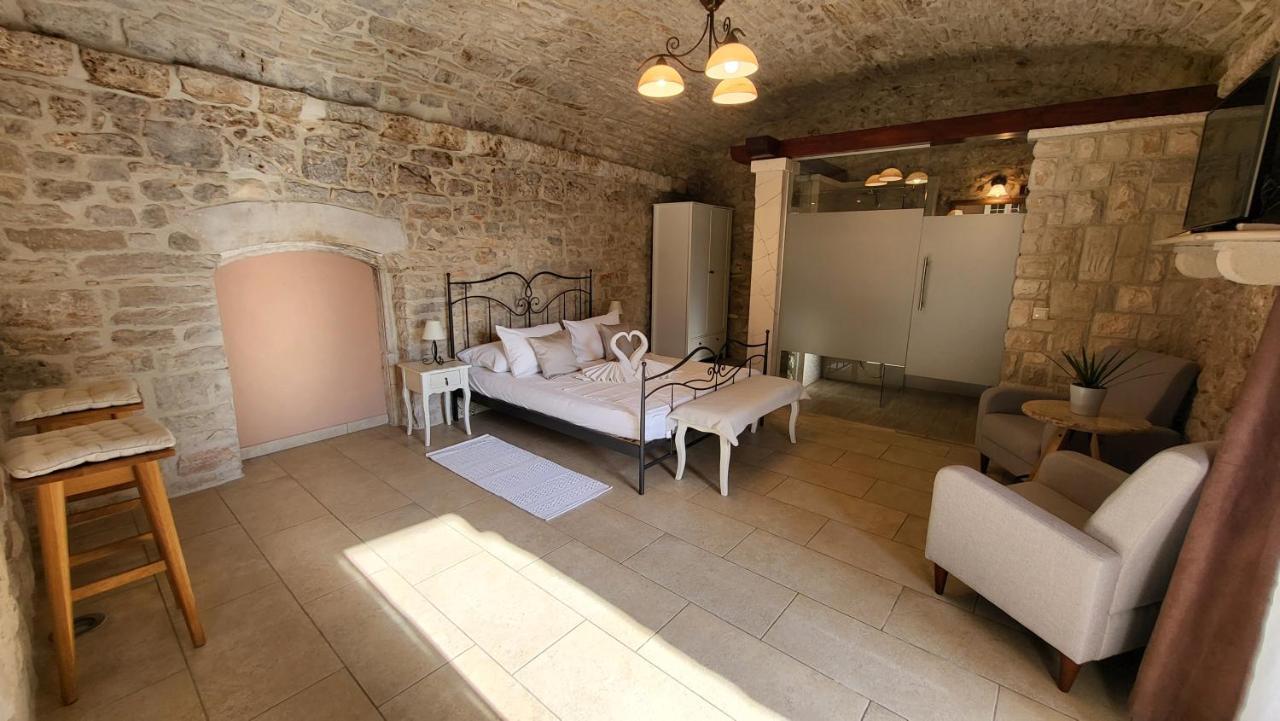 Stone House Apartments Didini Dvori Лумбарда Екстериор снимка