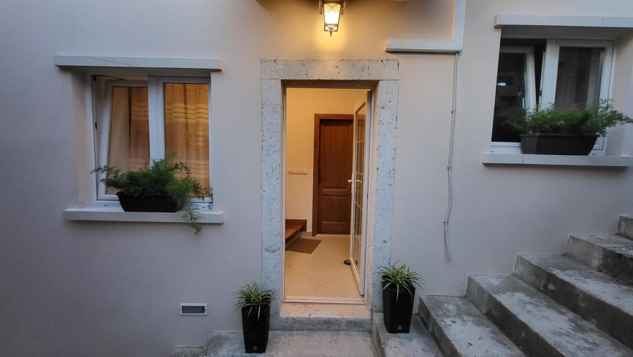 Stone House Apartments Didini Dvori Лумбарда Екстериор снимка