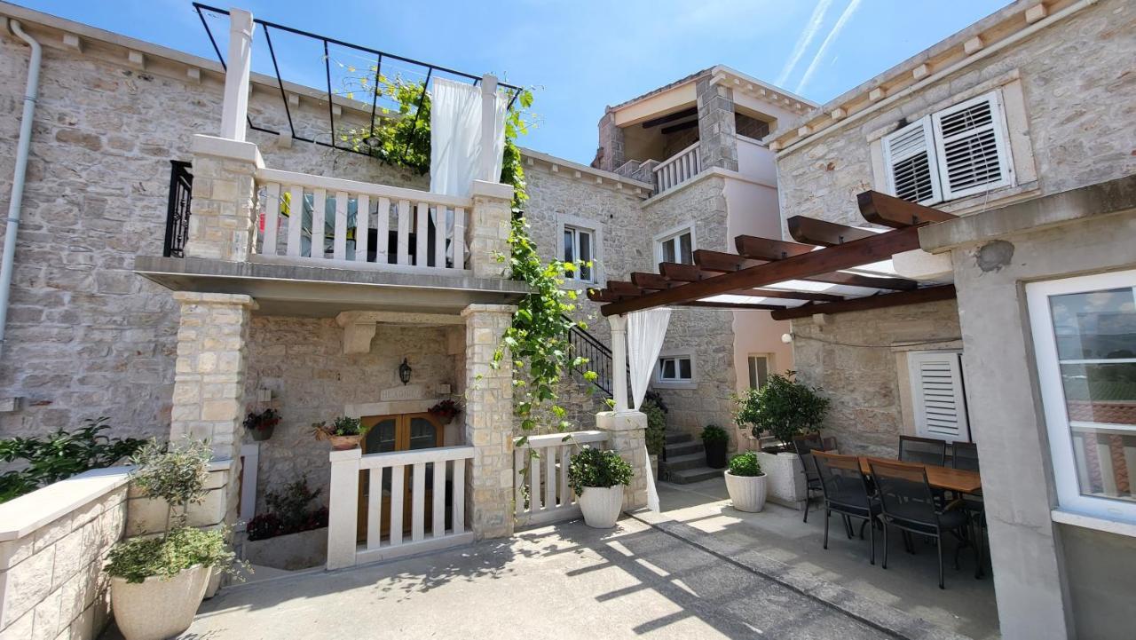 Stone House Apartments Didini Dvori Лумбарда Екстериор снимка