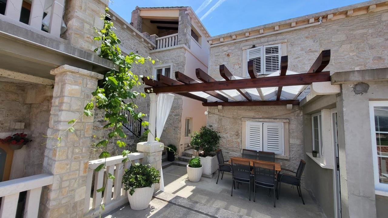 Stone House Apartments Didini Dvori Лумбарда Екстериор снимка