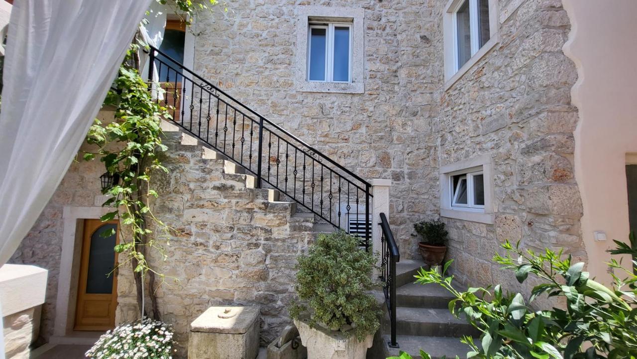 Stone House Apartments Didini Dvori Лумбарда Екстериор снимка