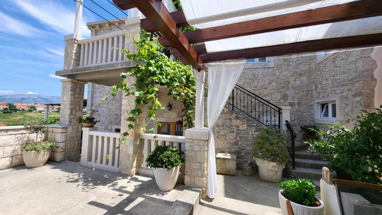 Stone House Apartments Didini Dvori Лумбарда Екстериор снимка